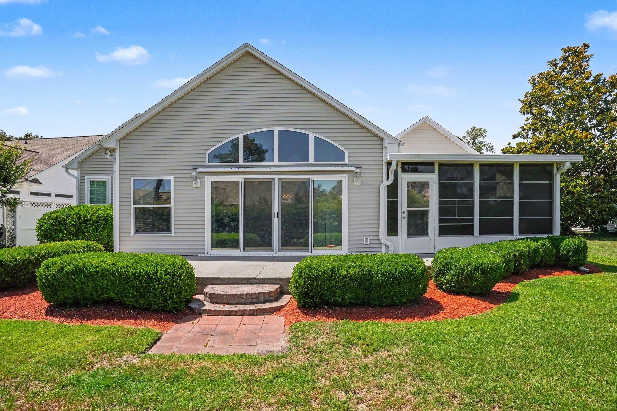 Do not miss this gorgeous updated 3 bed 2 bath single level home locat – image 34