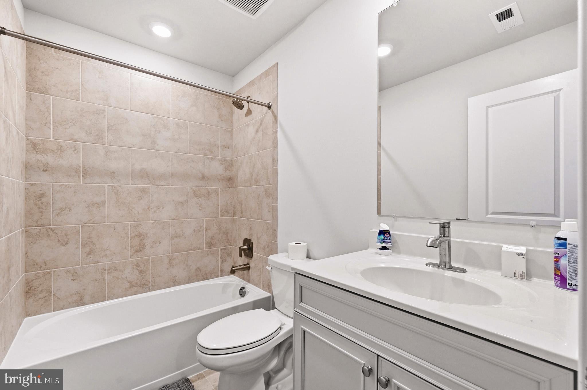 HOME SWEET HOME! Like new beauty situated on a corner lot, in sought – image 28