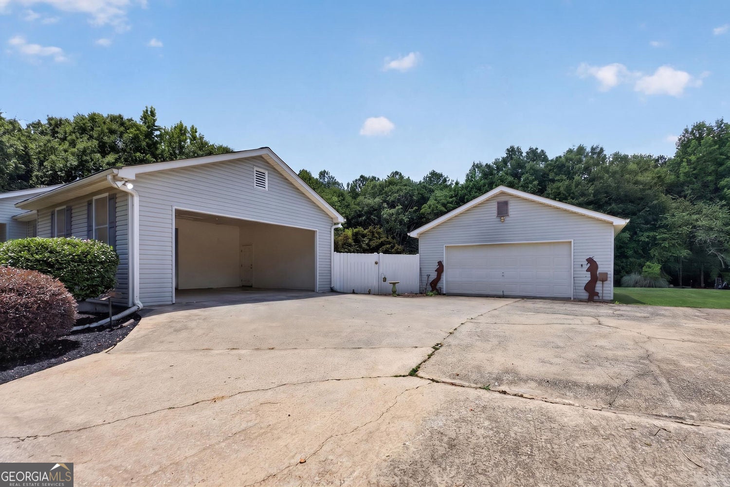Welcome to your own private retreat in Palmetto, Georgia! Situated on – image 32