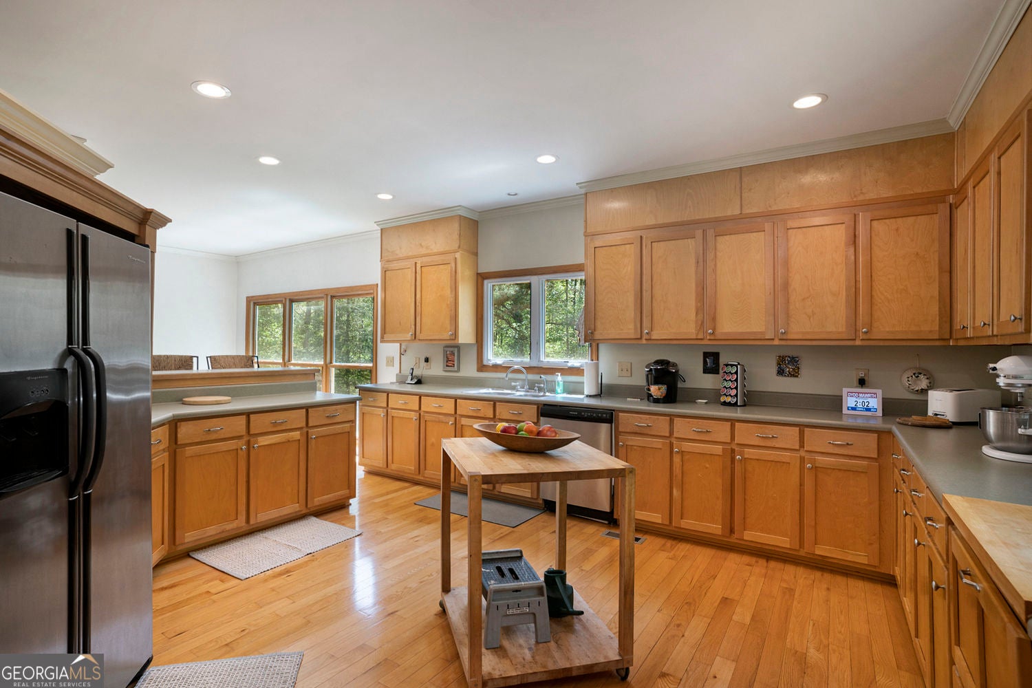 Experience the epitome of country living on this expansive 10+ acre pr – image 6