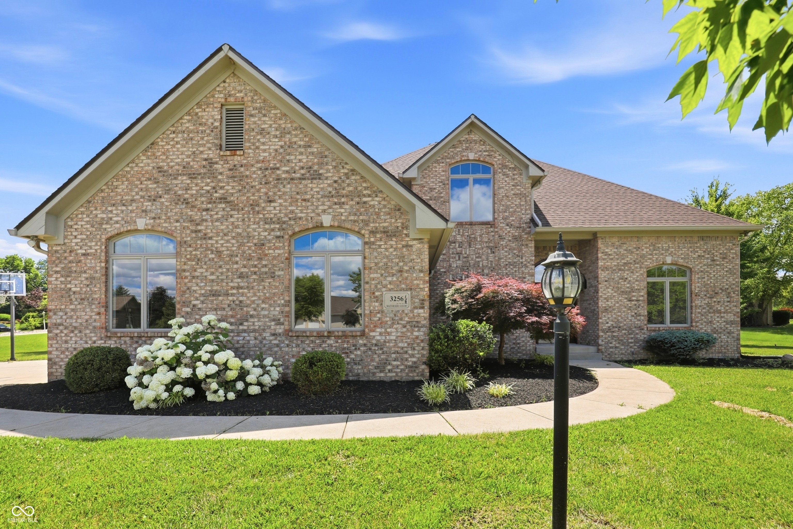 Welcome to this beautifully updated home in the highly sought-after Wa – image 1