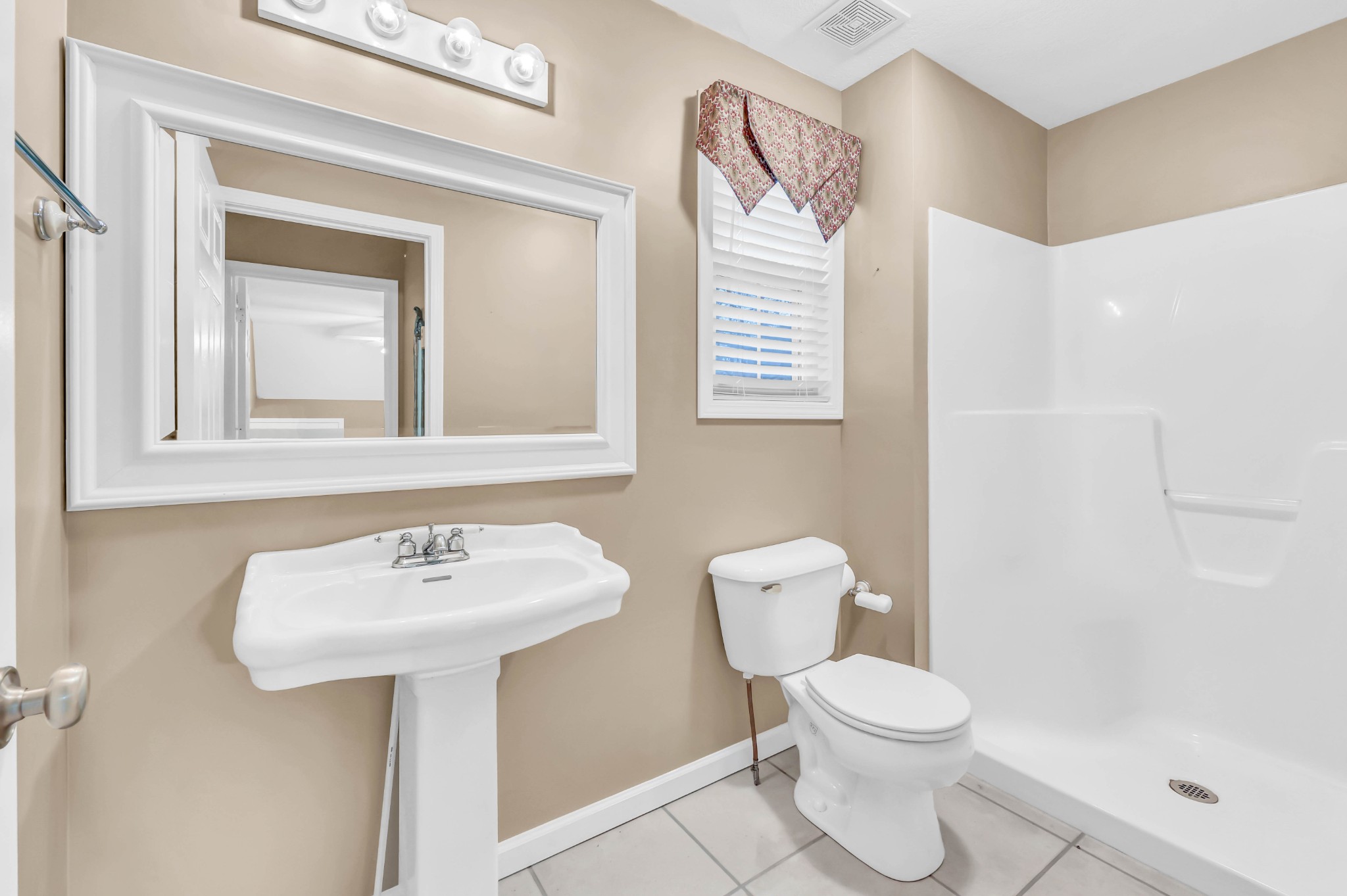 Come & make this One-Level All-Brick Custom Ranch with Bonus Room Car – image 23