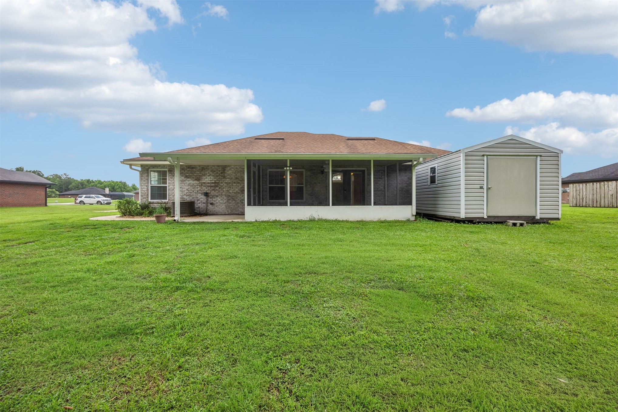 Tired of choosing between a backyard and a commute? At 54079 Amblerwoo – image 53