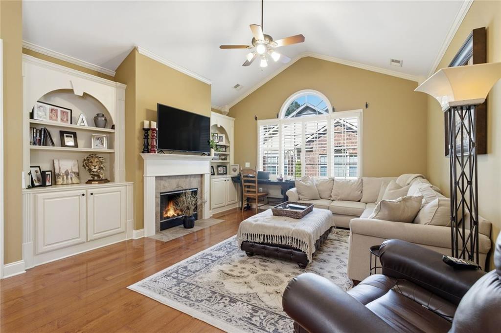 Welcome to this lovely home in the highly sought-after Orchards of Bra – image 13