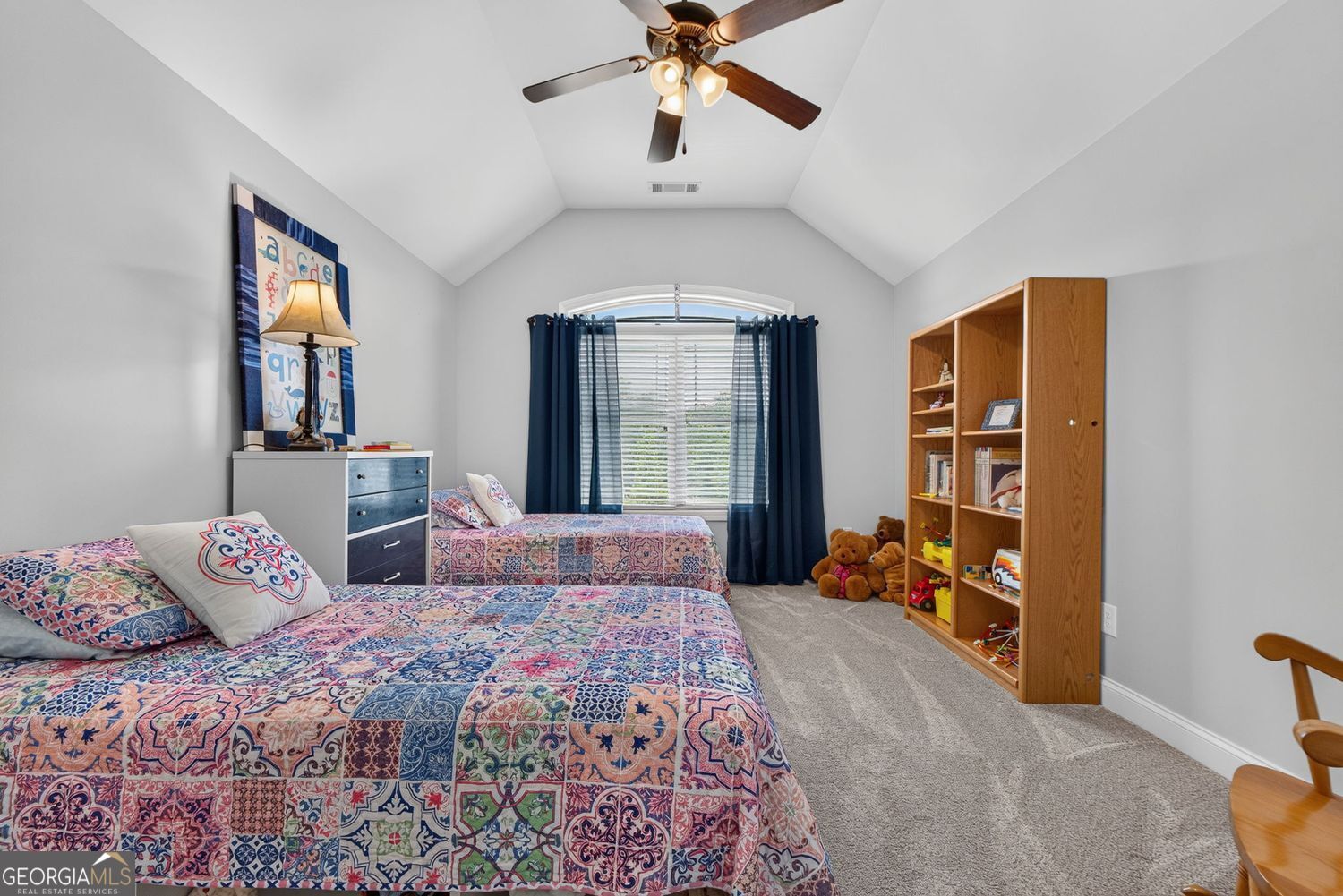 Incredible custom home with tons of bells and whistles in sought after – image 50