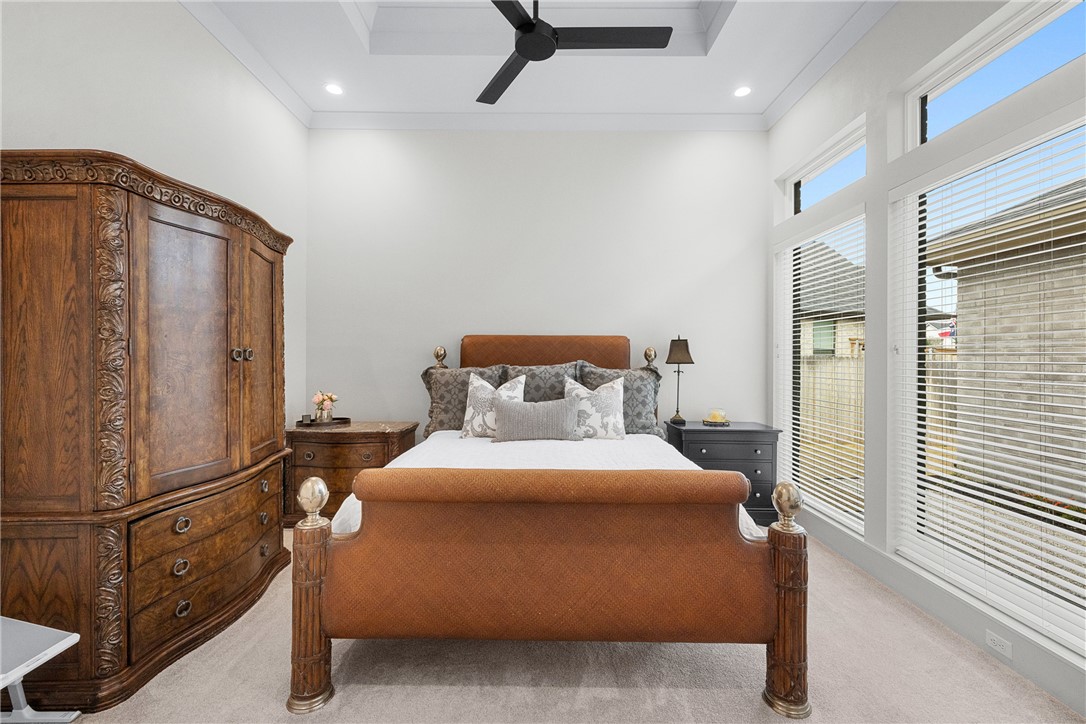 This stunning 4-bedroom, 4.5-bath modern home in Greens Prairie Reserv – image 17