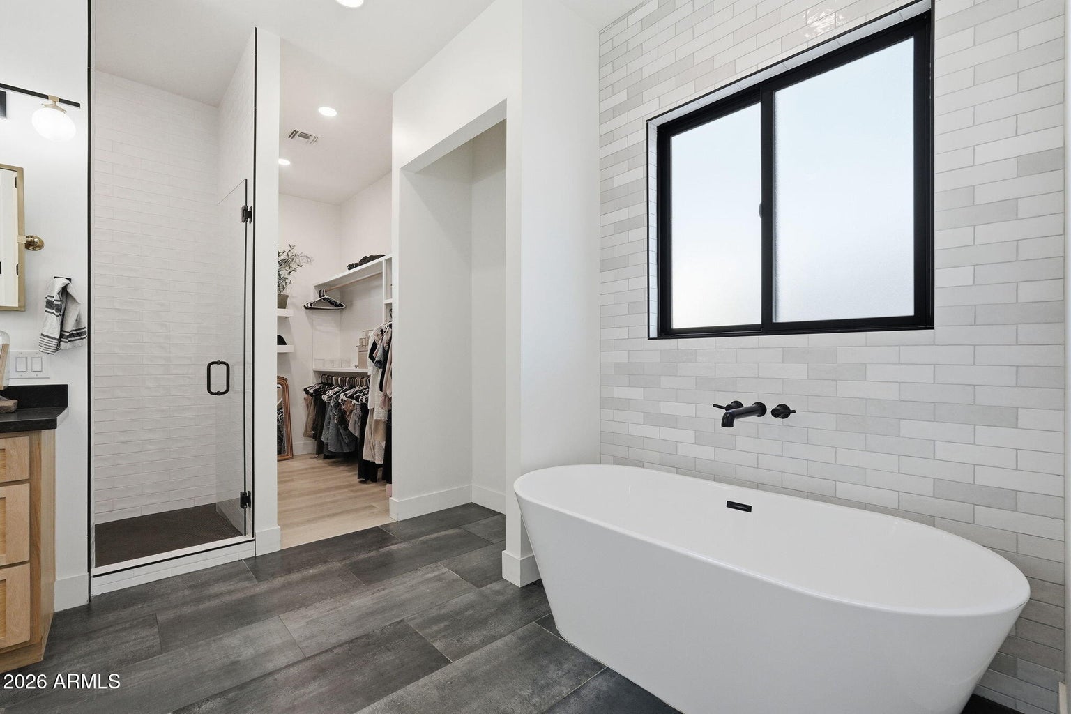 Tucked inside a gated neighborhood of Encanto Real on the edge of Quee – image 29
