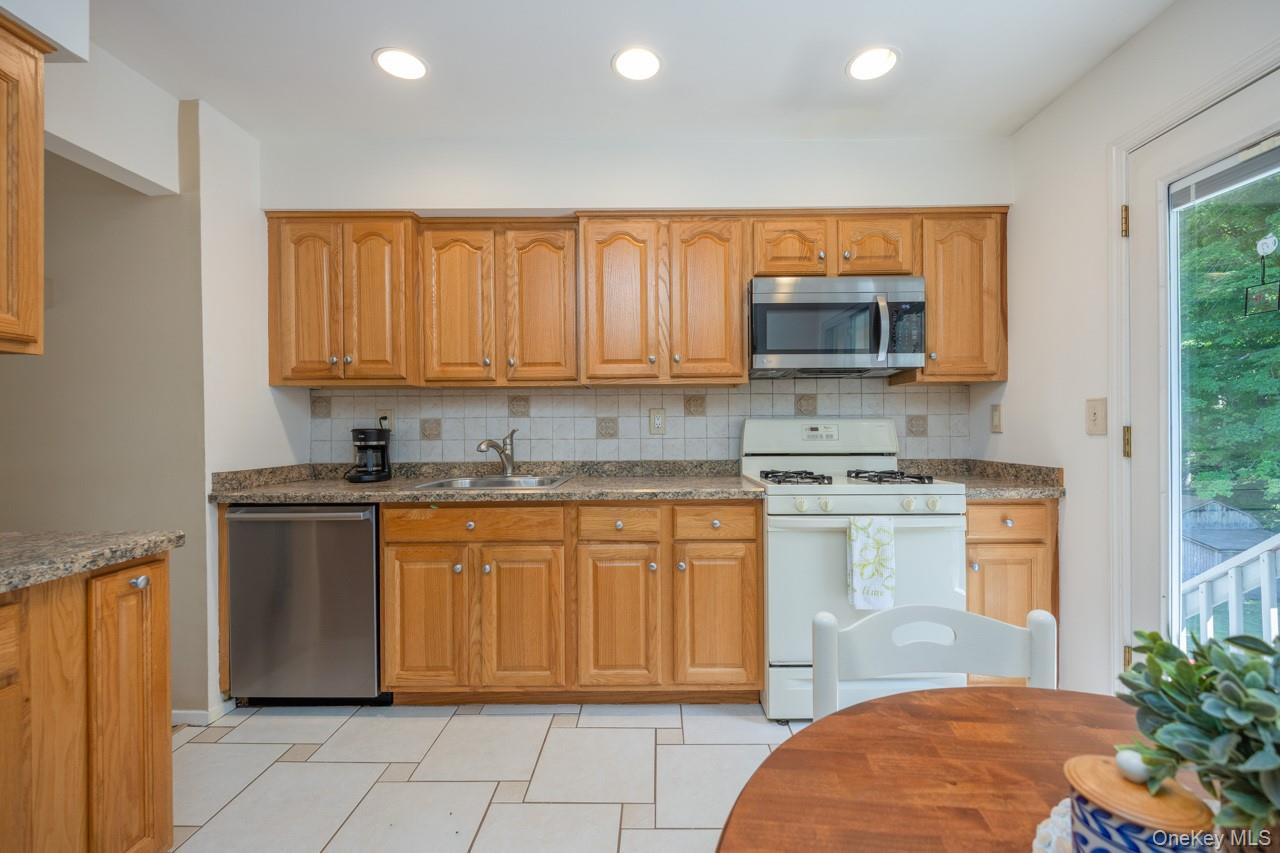 First Time on the Market! Nestled on a quiet double-ended cul-de-sac i – image 10