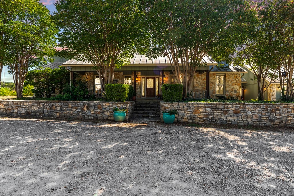 Unrestricted 3-acre property designed with homesteading & self-suffici – image 4