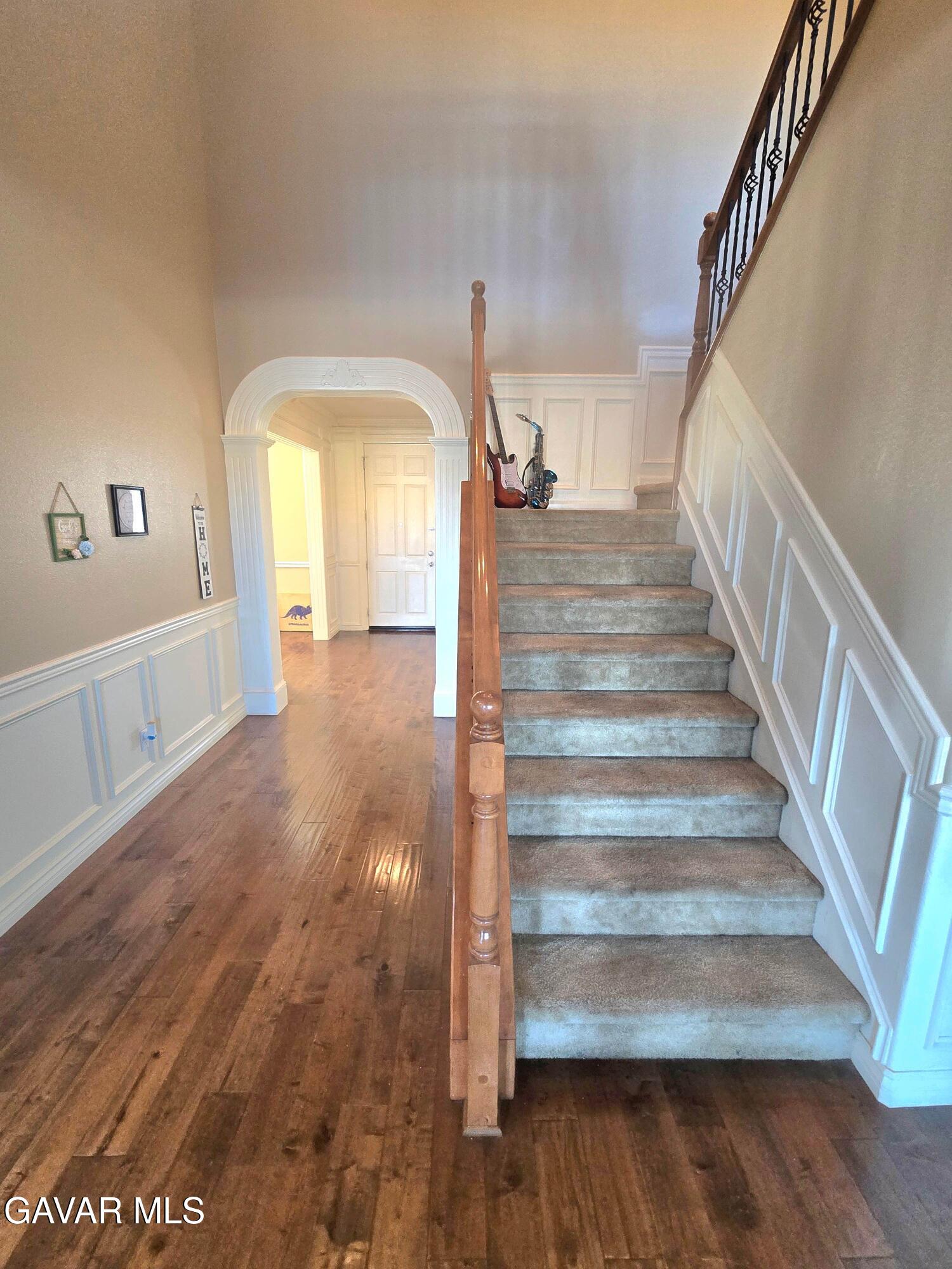 Stunning 5-bedroom, 4-bathroom, 2-story single-family home in the high – image 19