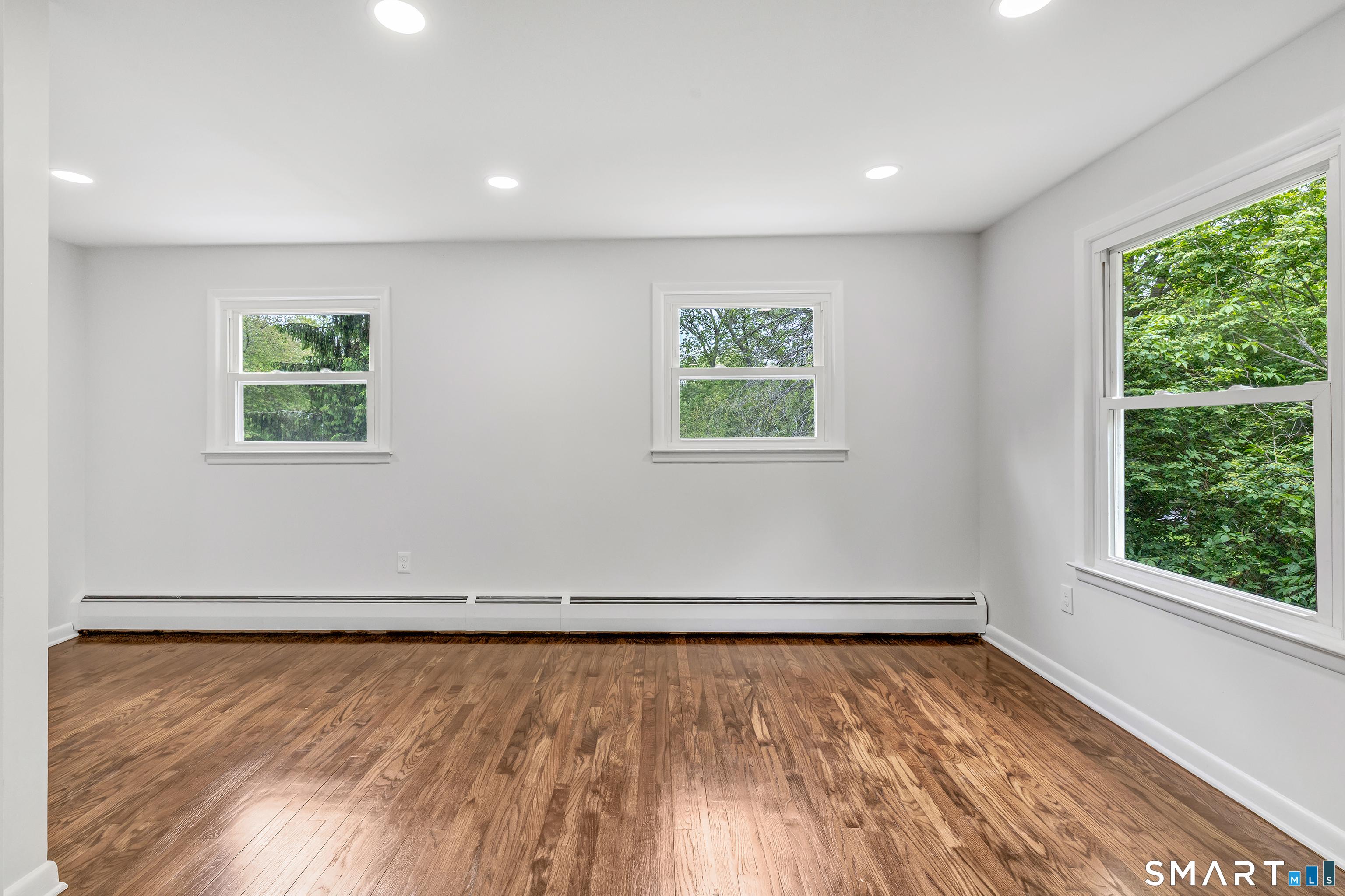 Welcome to 7 Longview Road, located in the desirable Sandy Hook sectio – image 14