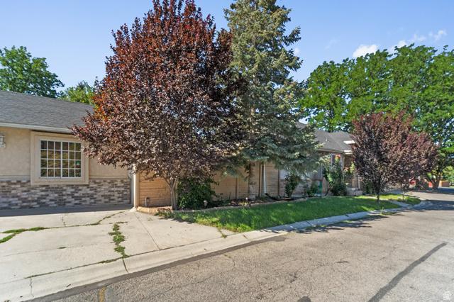 1522 1522 E AMBLEWOOD LN, Holladay, Utah, 84124, USA, 8 Bedrooms Bedrooms, ,4 BathroomsBathrooms,Residential,For Sale,1522 E AMBLEWOOD LN,41aec59a-6e30-4cd9-80fb-be7039