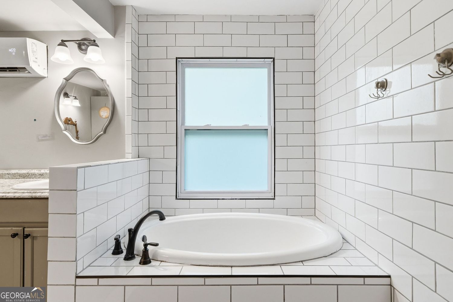 Escape to the perfect blend of privacy, functionality, and North Georg – image 24