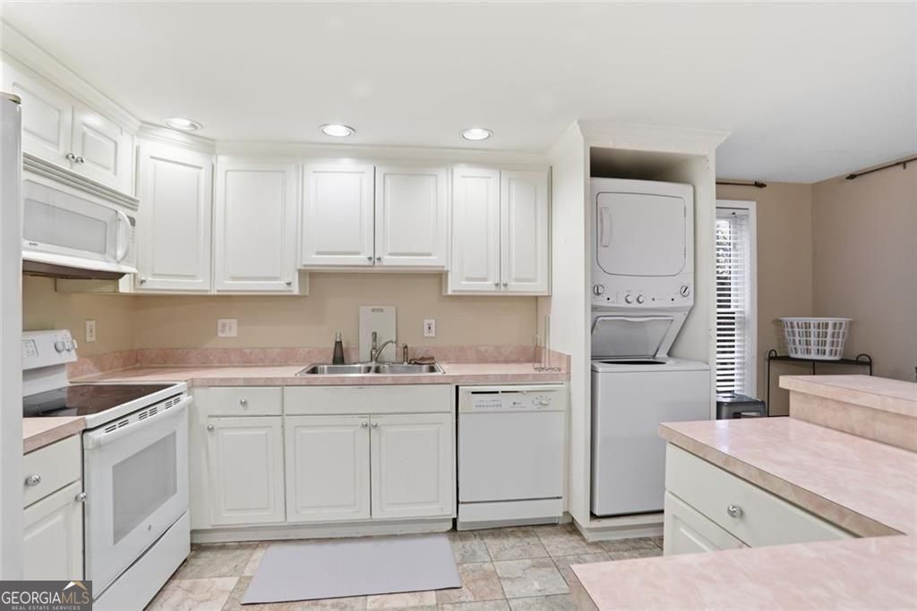 Seller willing to contribute up to $15,000 in seller concessions with – image 39