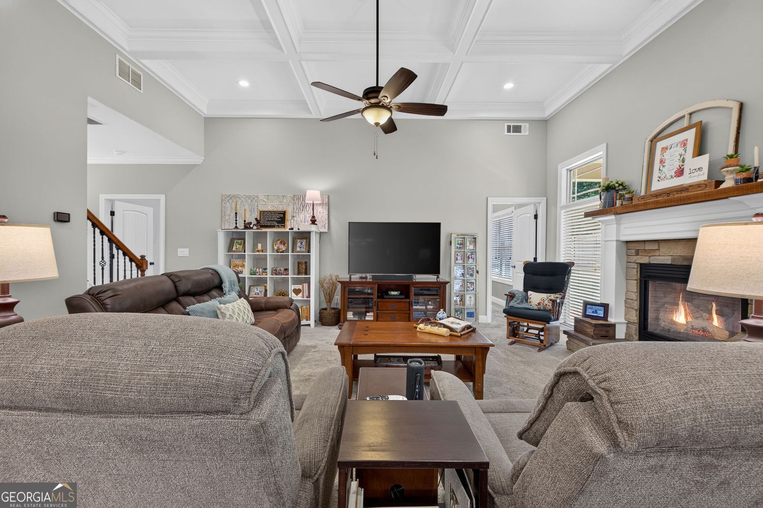 Incredible custom home with tons of bells and whistles in sought after – image 15