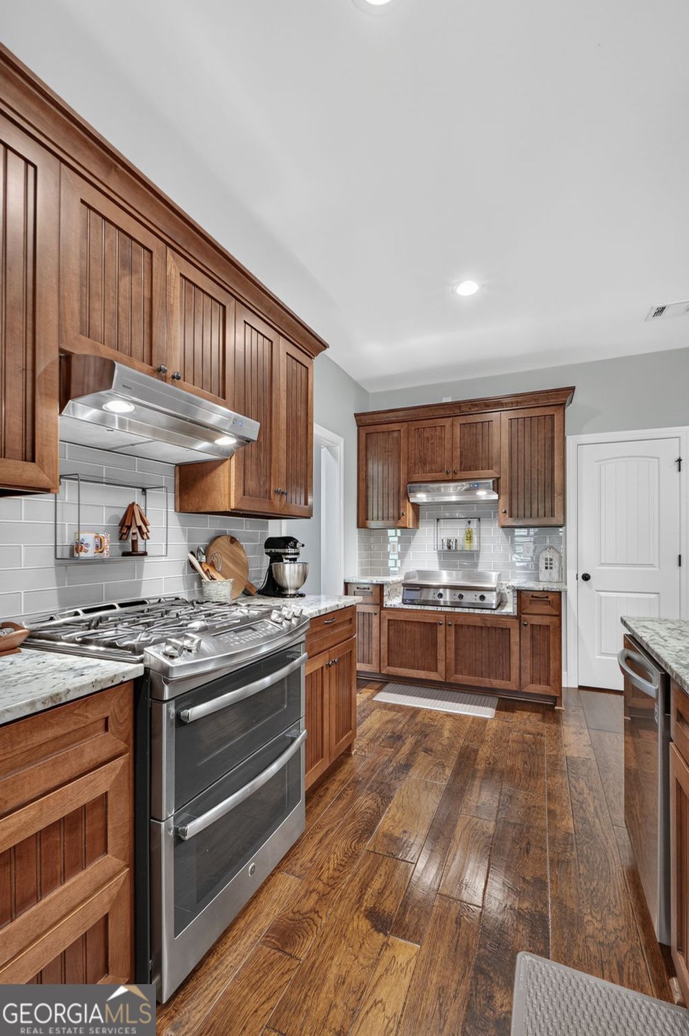 Incredible custom home with tons of bells and whistles in sought after – image 21