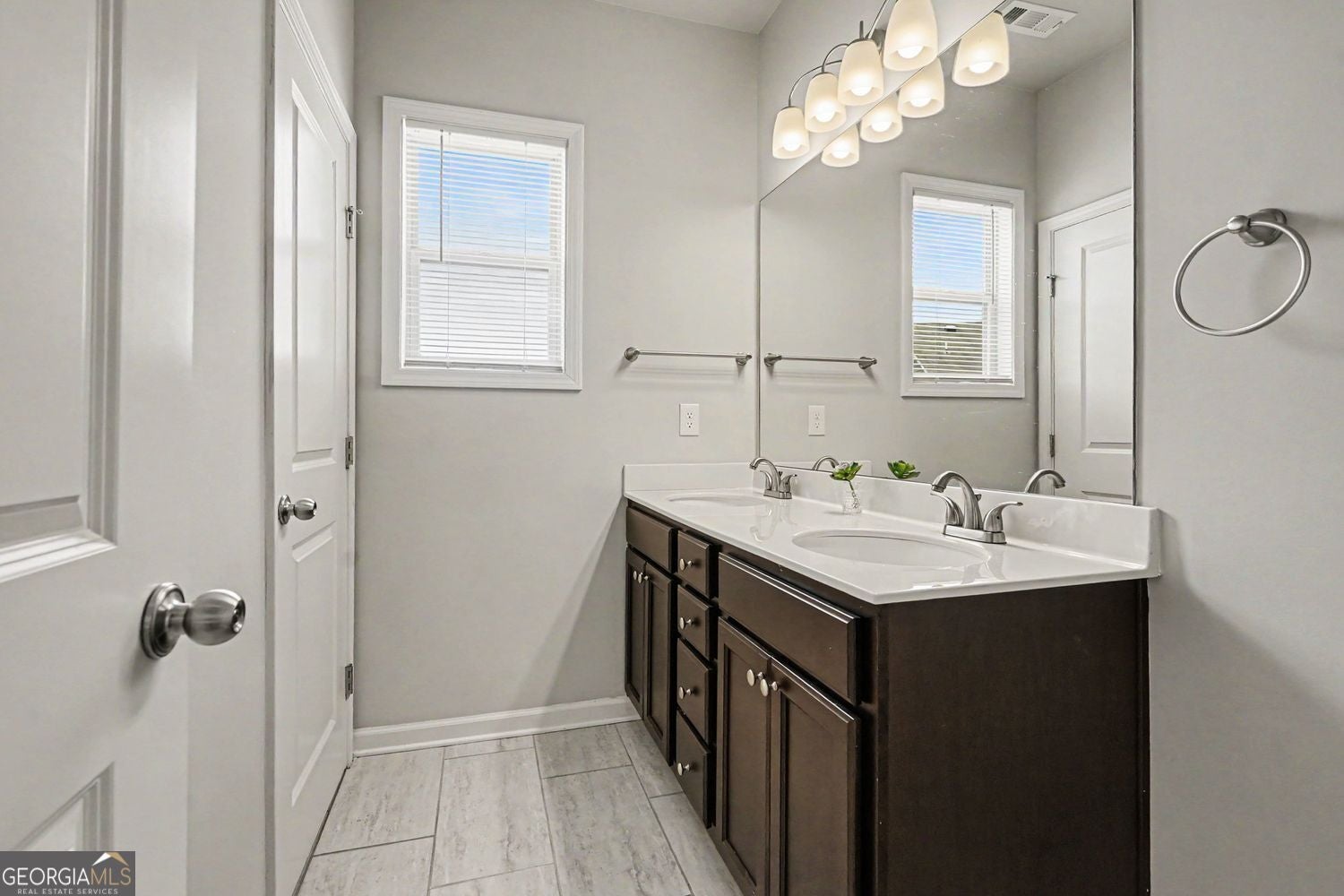 This 2,807 SF, 4-bedroom, 2.5-bath home is nestled in a vibrant commun – image 27