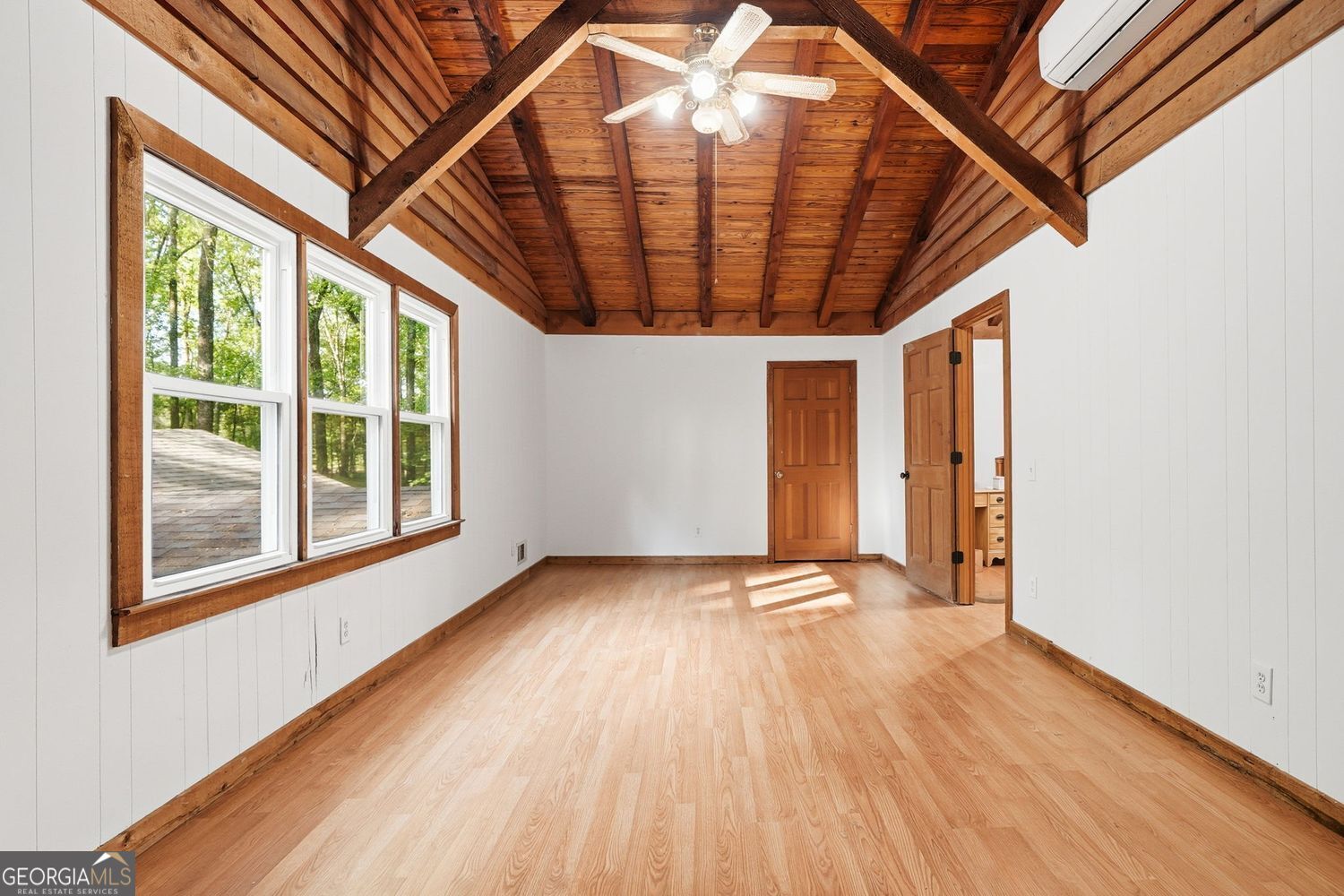 Escape to the perfect blend of privacy, functionality, and North Georg – image 27