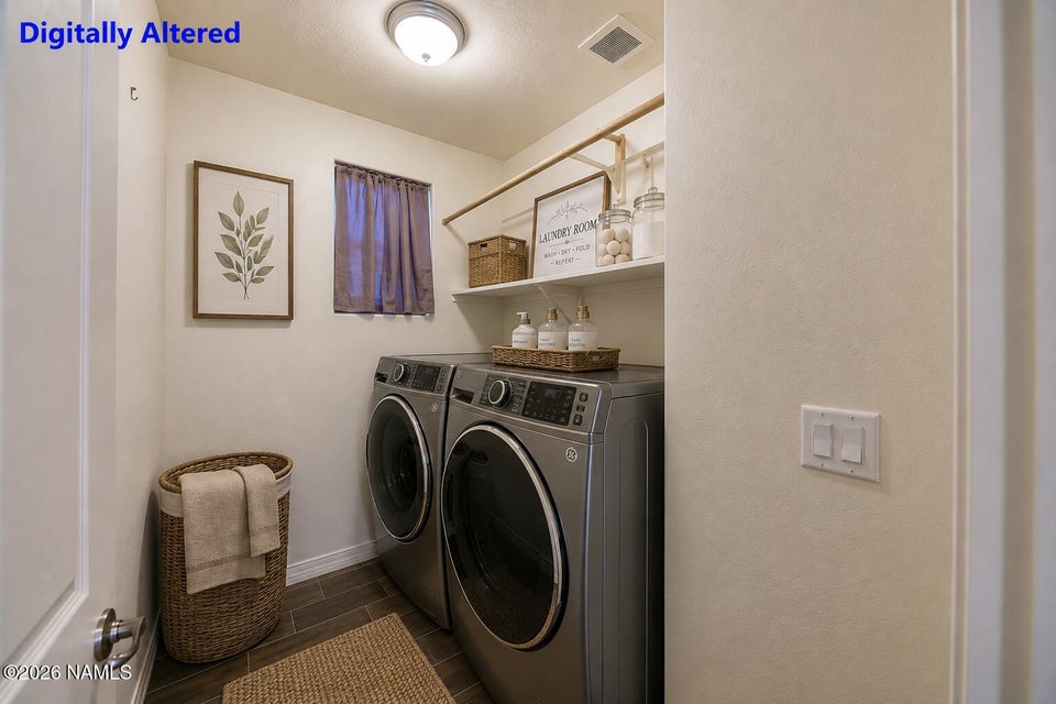 Mountain views, dual primary suites, and Flagstaff living at its fines – image 16