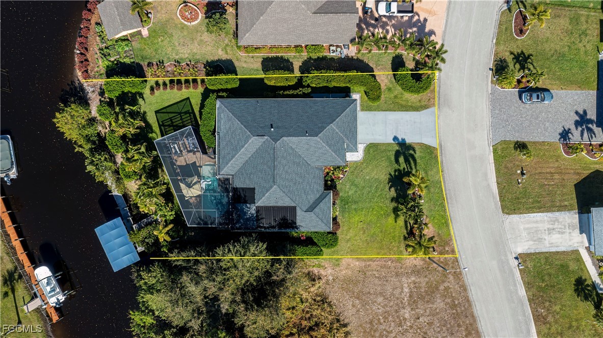 Welcome to your future GULF ACCESS HIDDEN GEM OF A home in the charmin – image 35
