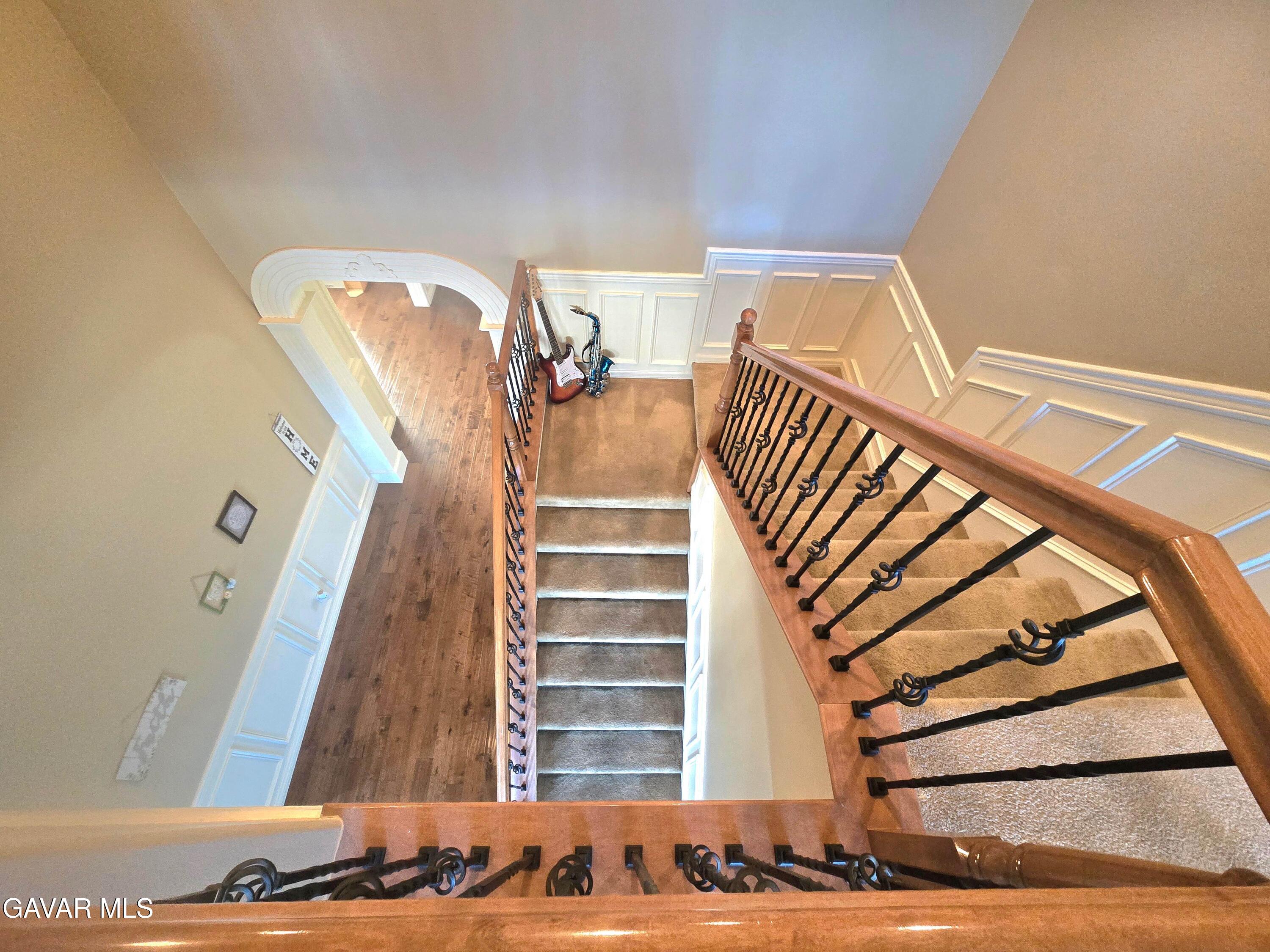 Stunning 5-bedroom, 4-bathroom, 2-story single-family home in the high – image 22
