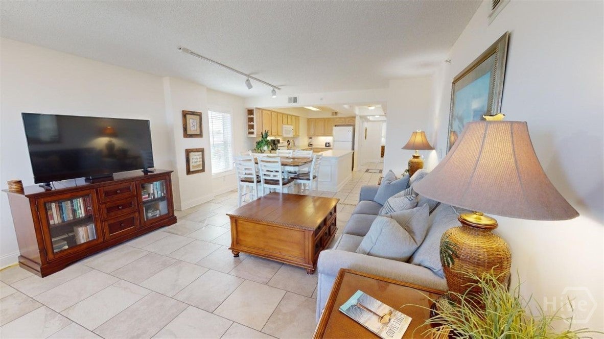 OCEAN FRONT condo - 3rd Floor - What an amazing view. Located on the t – image 8