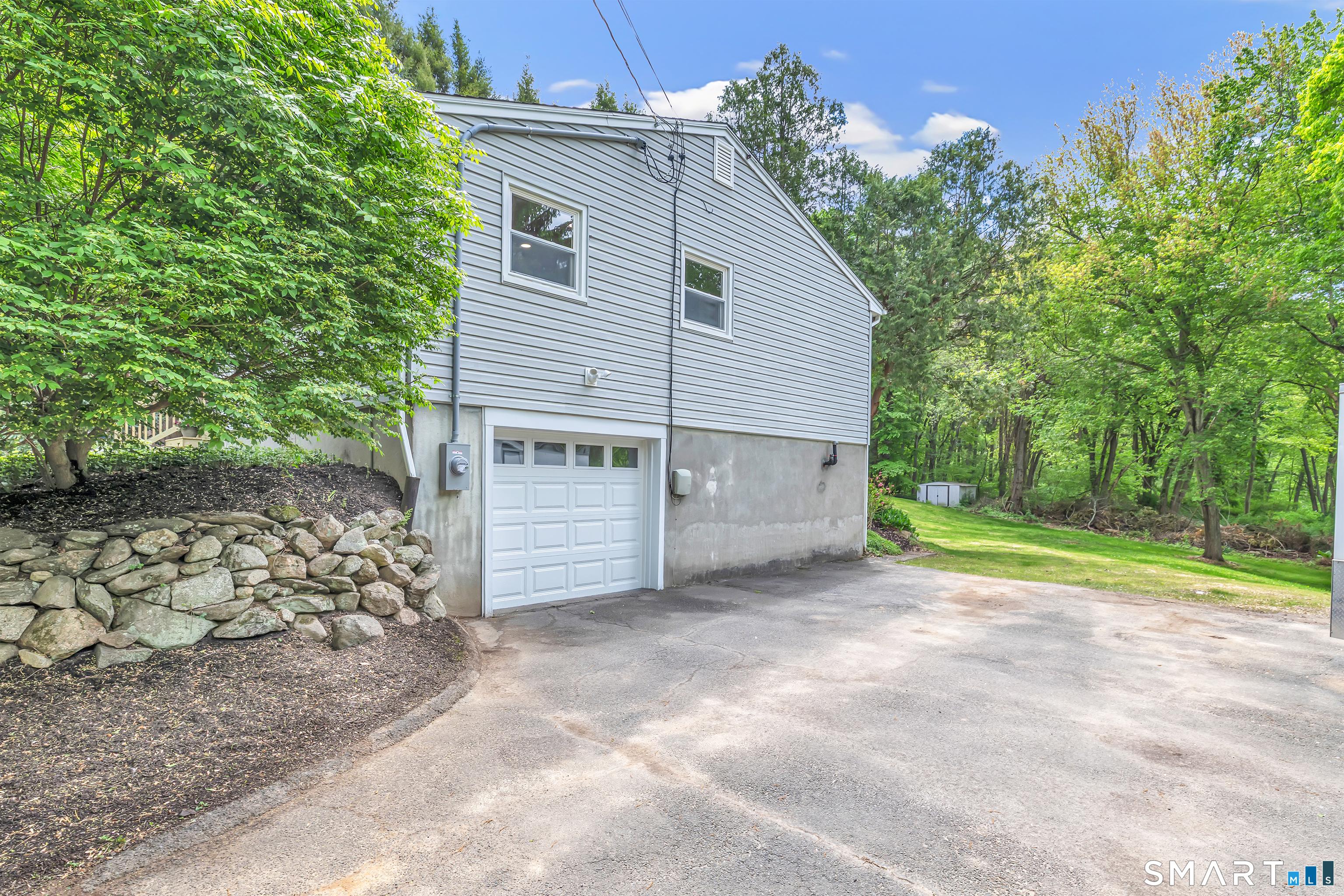 Welcome to 7 Longview Road, located in the desirable Sandy Hook sectio – image 37