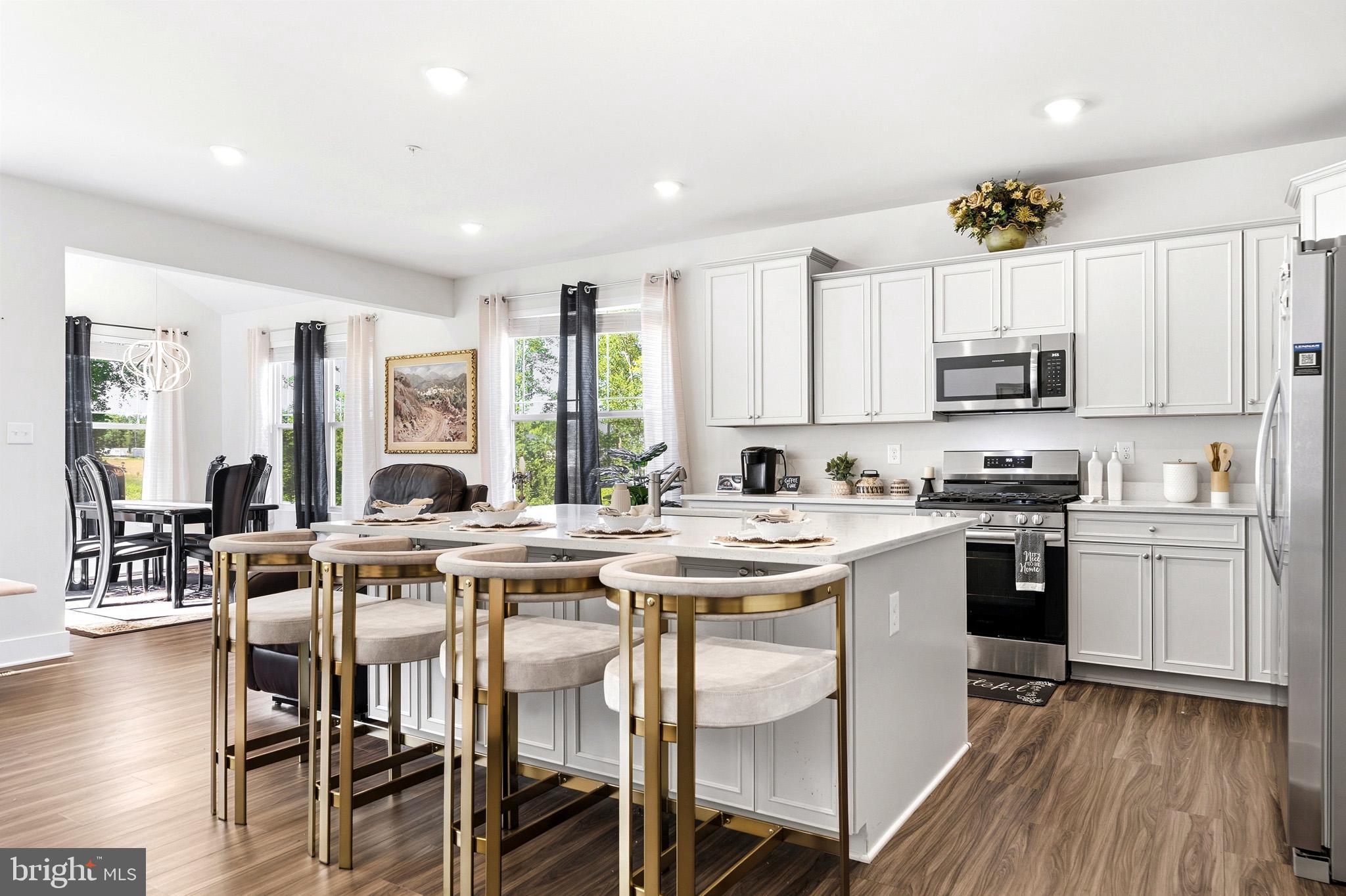 HOME SWEET HOME! Like new beauty situated on a corner lot, in sought – image 13