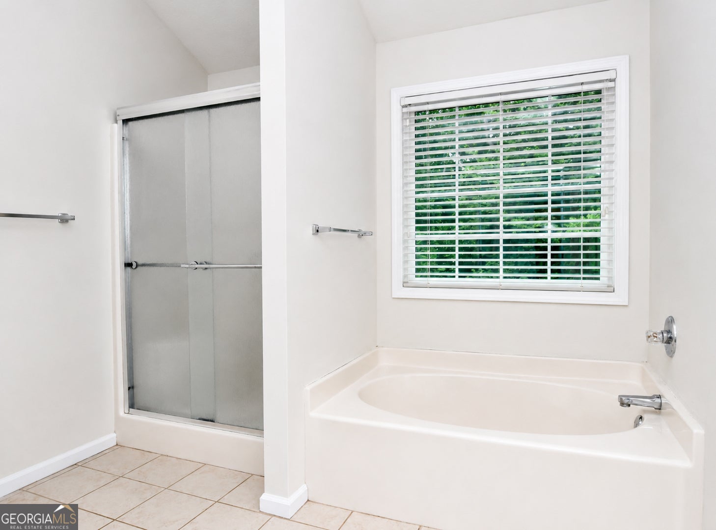 Home is Occupied - Please do not disturb the owners. Welcome to this s – image 19