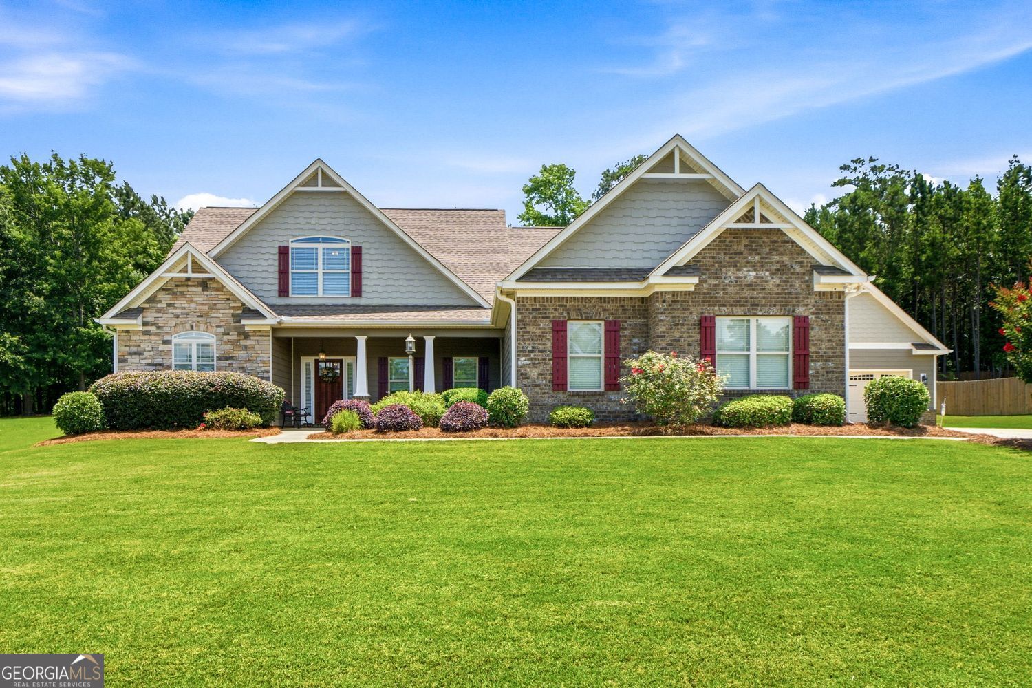 Incredible custom home with tons of bells and whistles in sought after – image 1