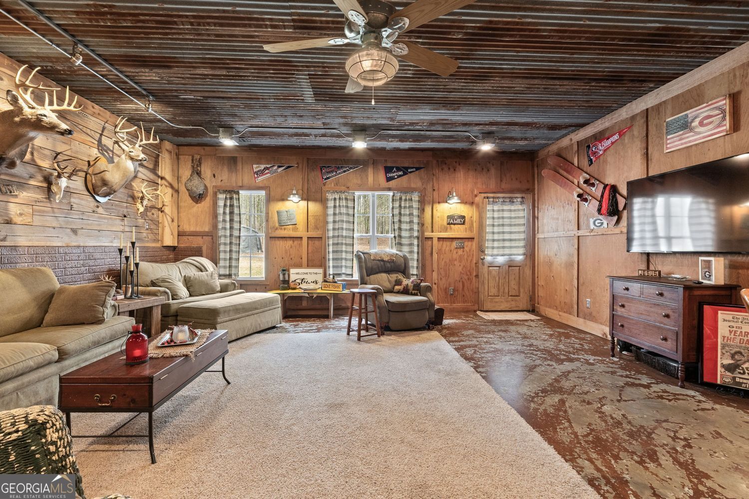 No HOA or restrictions! Full basement w/in-law suite! All Brick! Come – image 39
