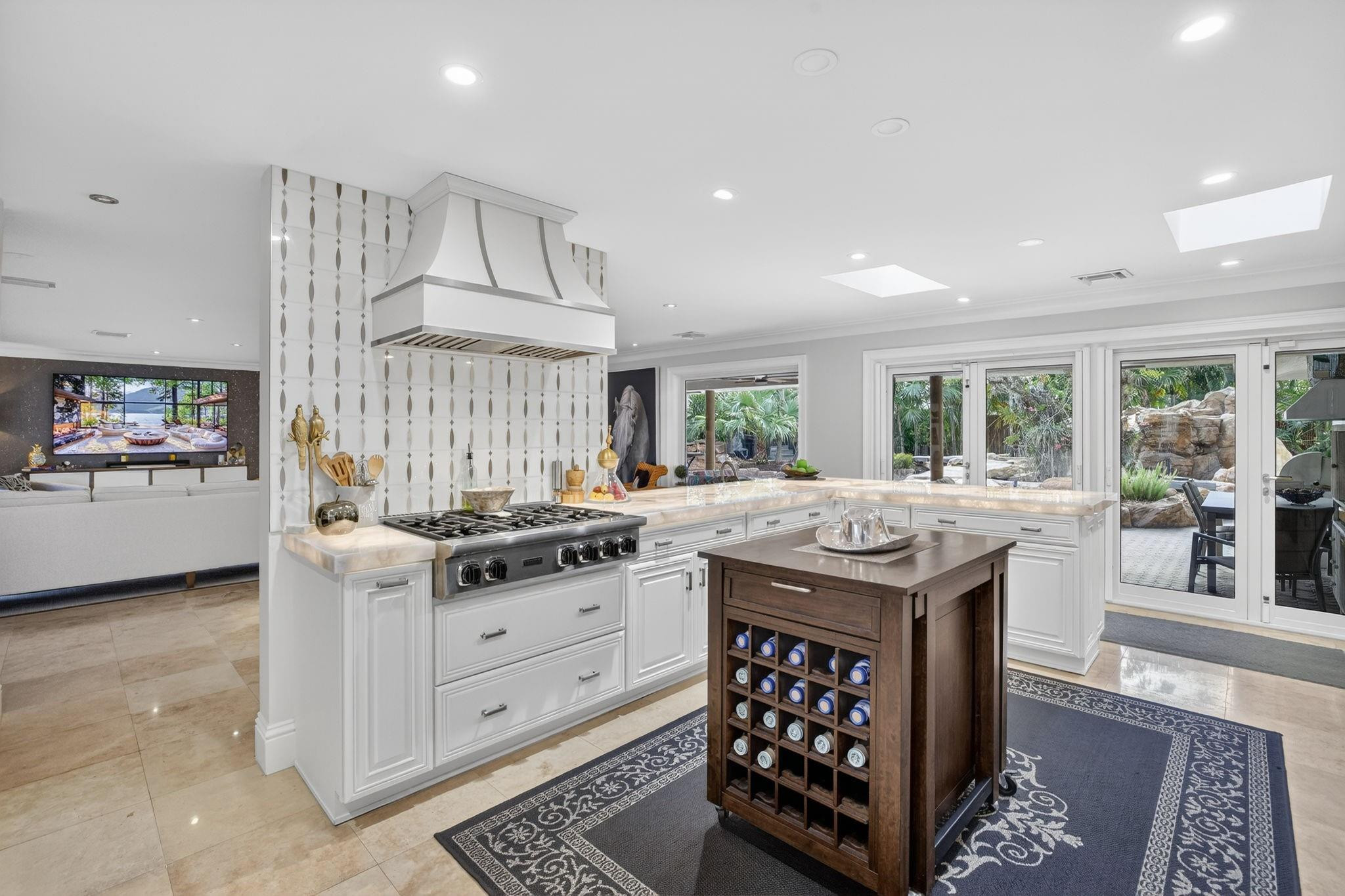 Rare & remarkable resort-style estate, set on an expansive lot in one – image 24