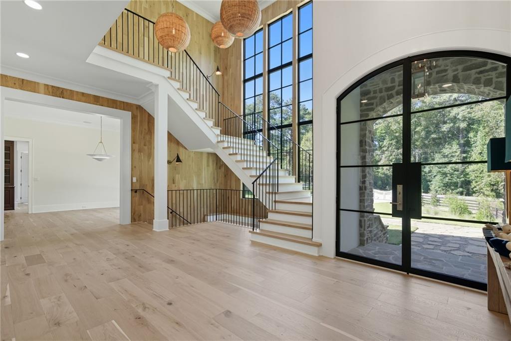 Beautiful Custom Home on gorgeous estate lot in exclusive Milton. This – image 10