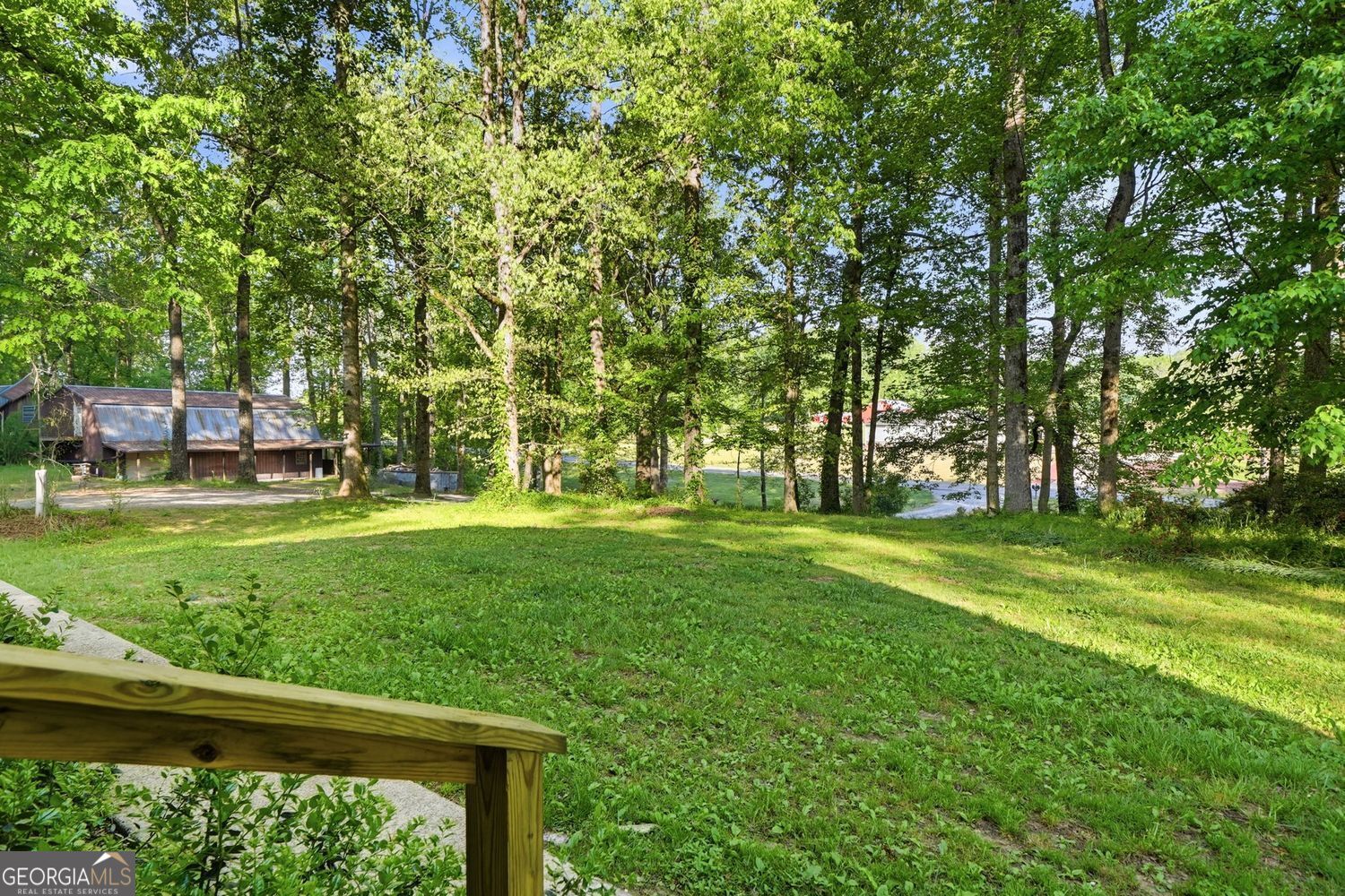 Escape to the perfect blend of privacy, functionality, and North Georg – image 32