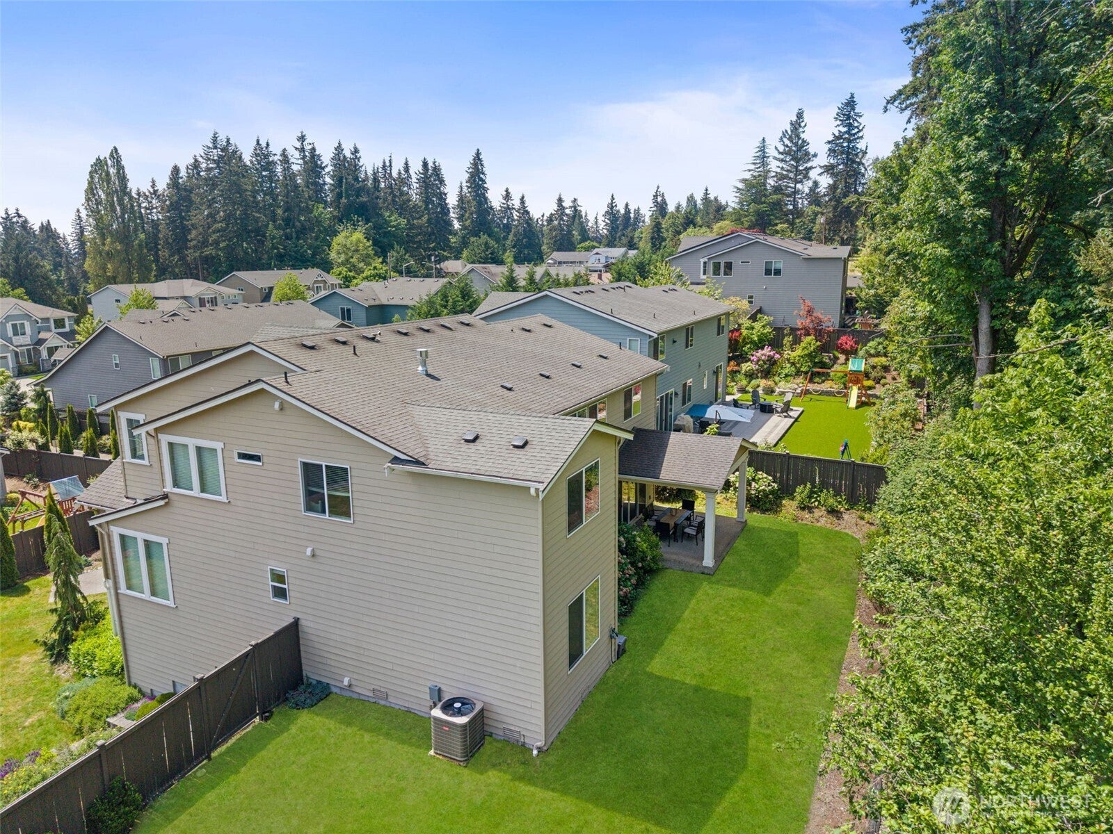 Welcome to this beautifully designed Sagebrook Lane home in Bothell Ca – image 35