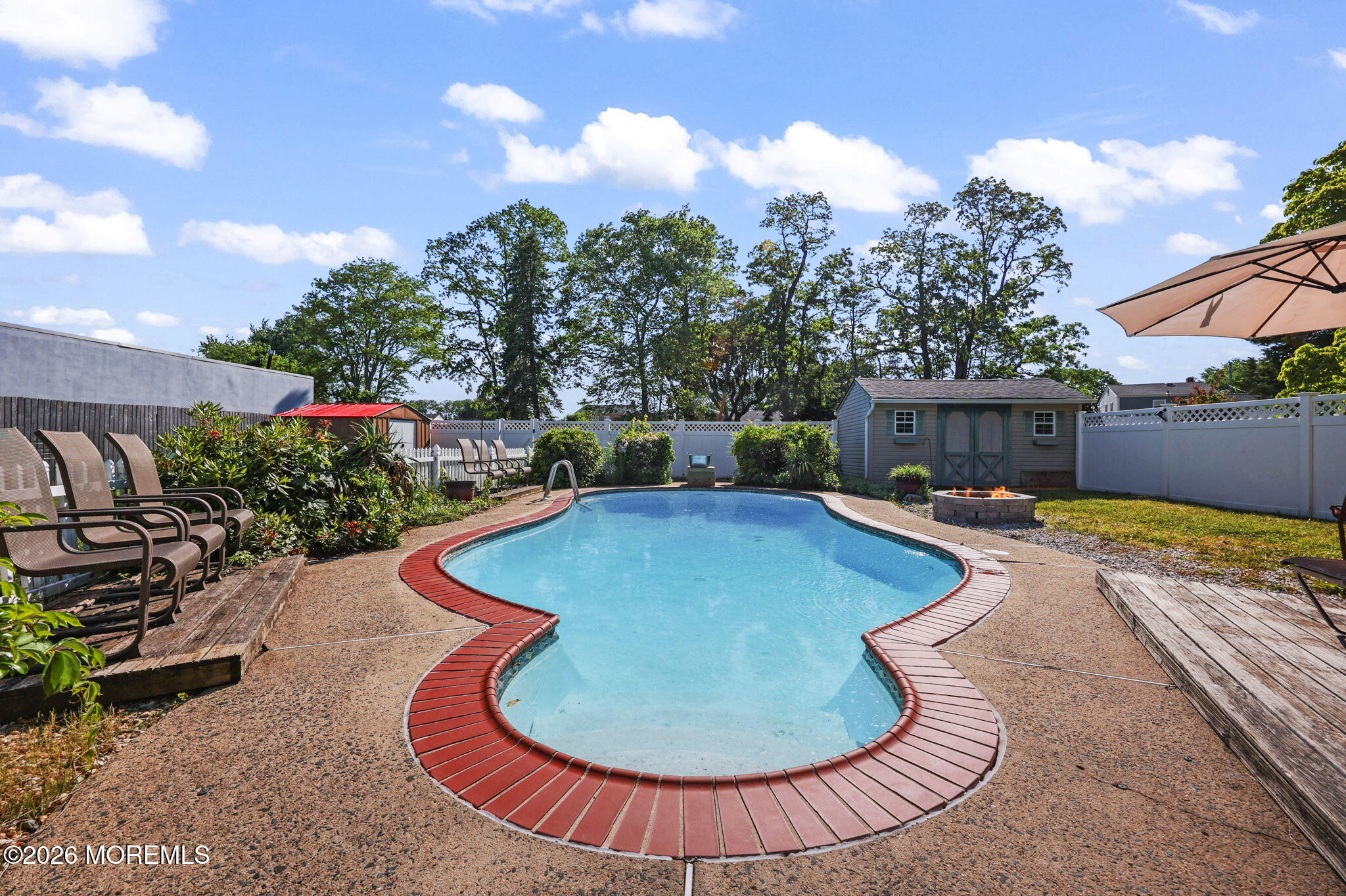 Opportunity awaits,this spacious ranch-style home offers 3 bedrooms, 1 – image 26