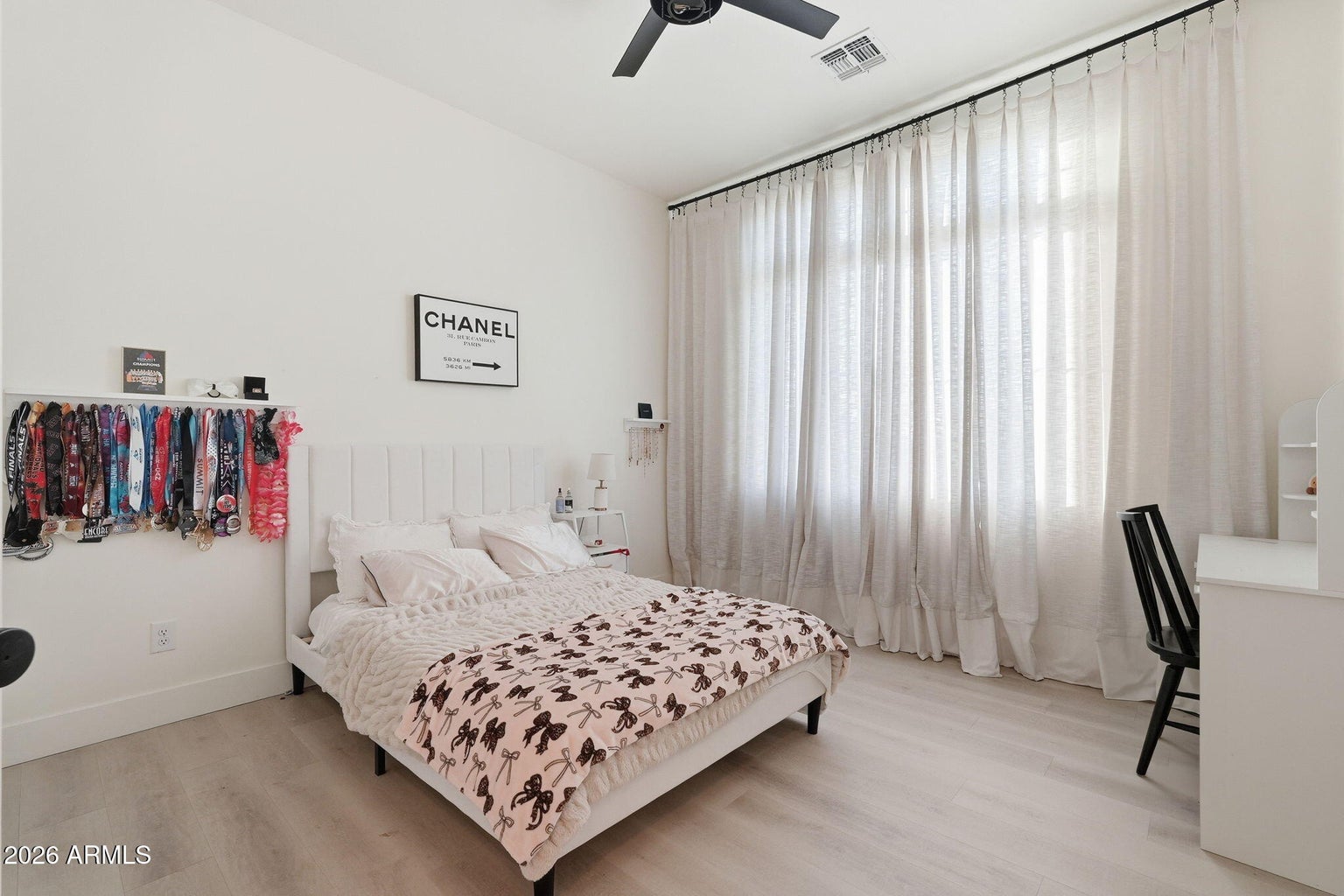 Tucked inside a gated neighborhood of Encanto Real on the edge of Quee – image 23