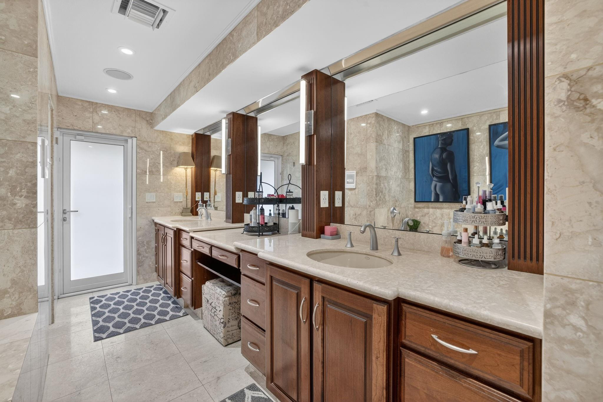 Rare & remarkable resort-style estate, set on an expansive lot in one – image 36
