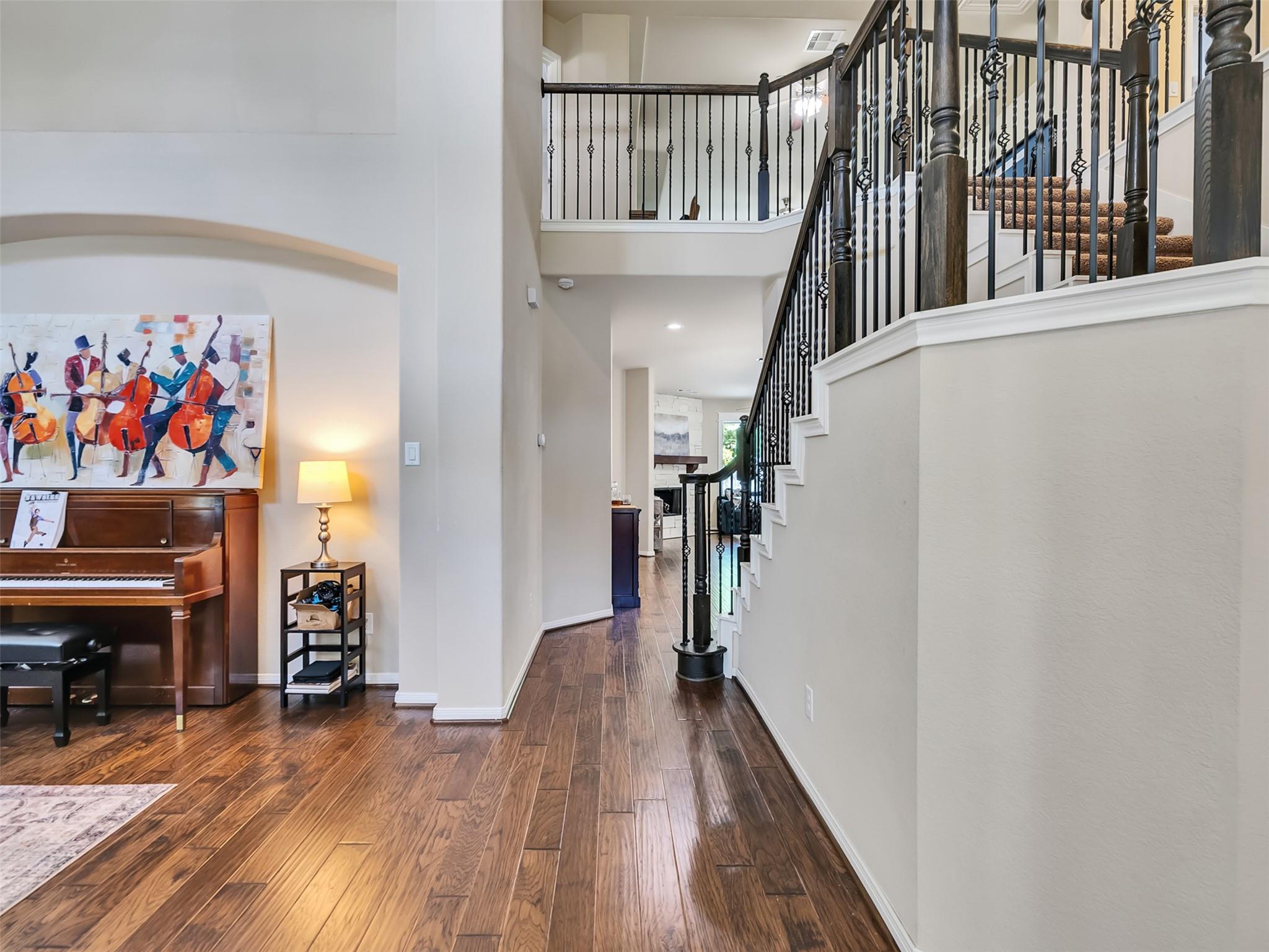 Nestled in a friendly community, this 4-bed, 3.5-bath home offers a pe – image 8