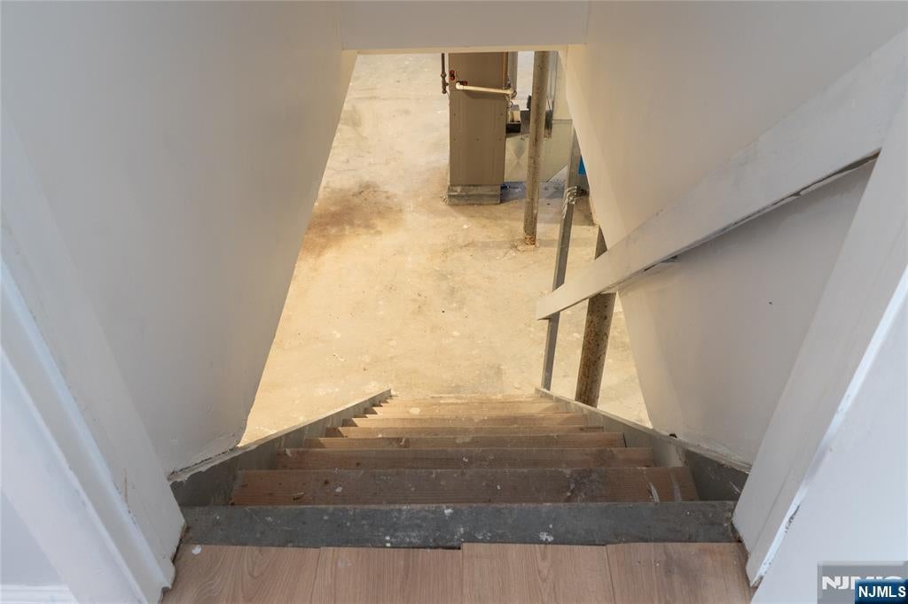 Welcome to 25 Lakeview Drive in Emerson! This beautifully renovated 3- – image 36