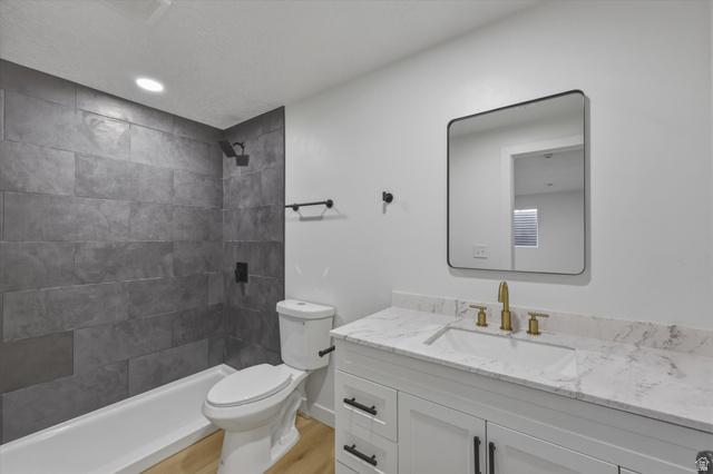 This home is move-in ready! Extra kitchen for extra income. New roof! – image 28