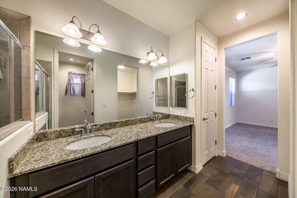 Mountain views, dual primary suites, and Flagstaff living at its fines – image 27