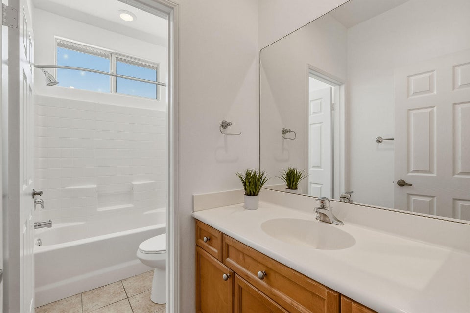 Exceptional opportunity to own a spacious 4 bedroom, 3 bath residence – image 30