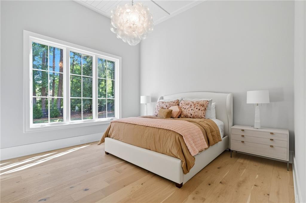 Beautiful Custom Home on gorgeous estate lot in exclusive Milton. This – image 32