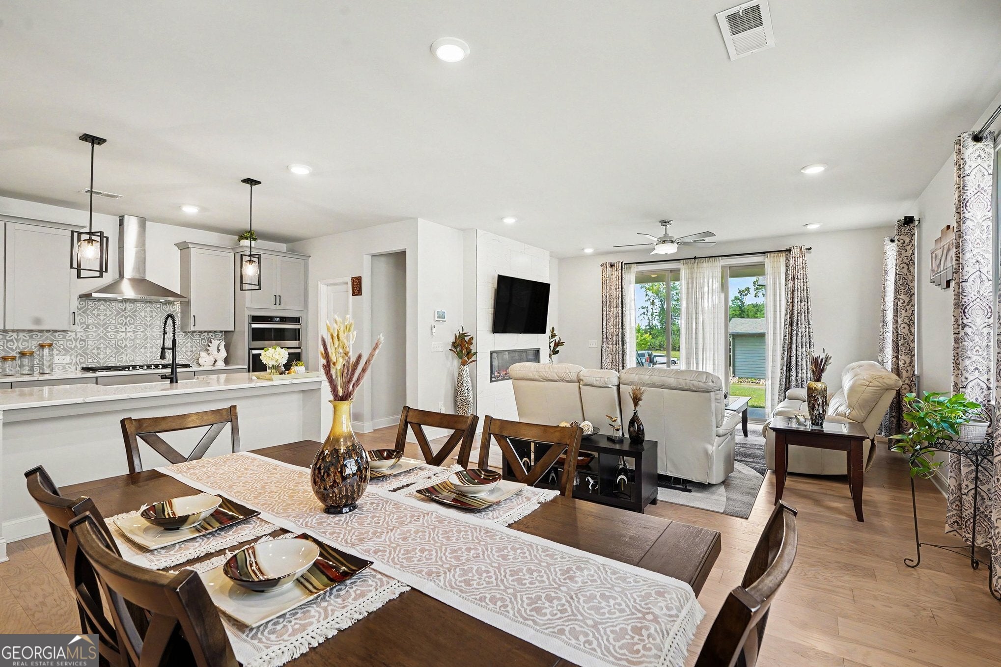 5 BEDROOM/3.5 BATH and over 3100 SF! This lovely like new double cul d – image 11