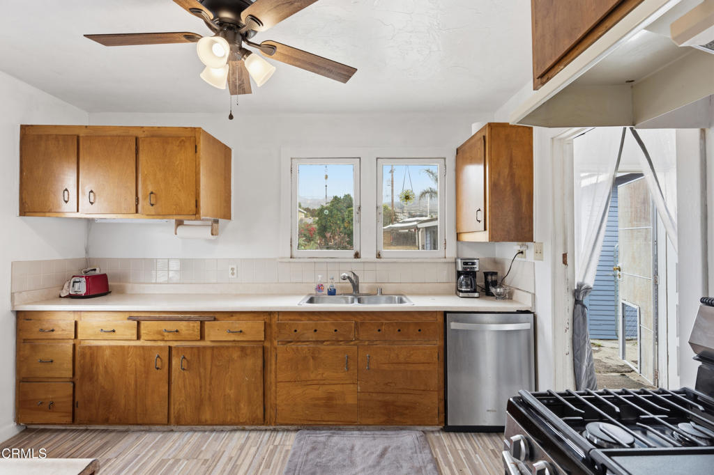 1813 1813 Ocean Avenue, Ventura, California, 93001, USA, 3 Bedrooms Bedrooms, ,1 BathroomBathrooms,Residential,For Sale,1813 Ocean Avenue,V1-35695