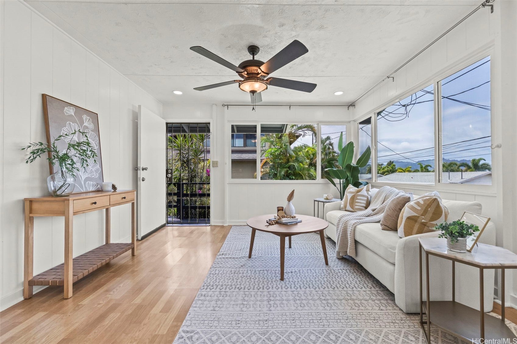 Welcome to this updated 3 bedroom, 2 bath single family home in the lu – image 5
