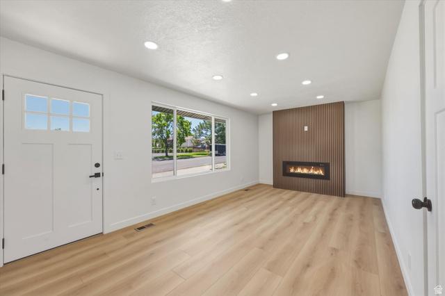 This home is move-in ready! Extra kitchen for extra income. New roof! – image 5