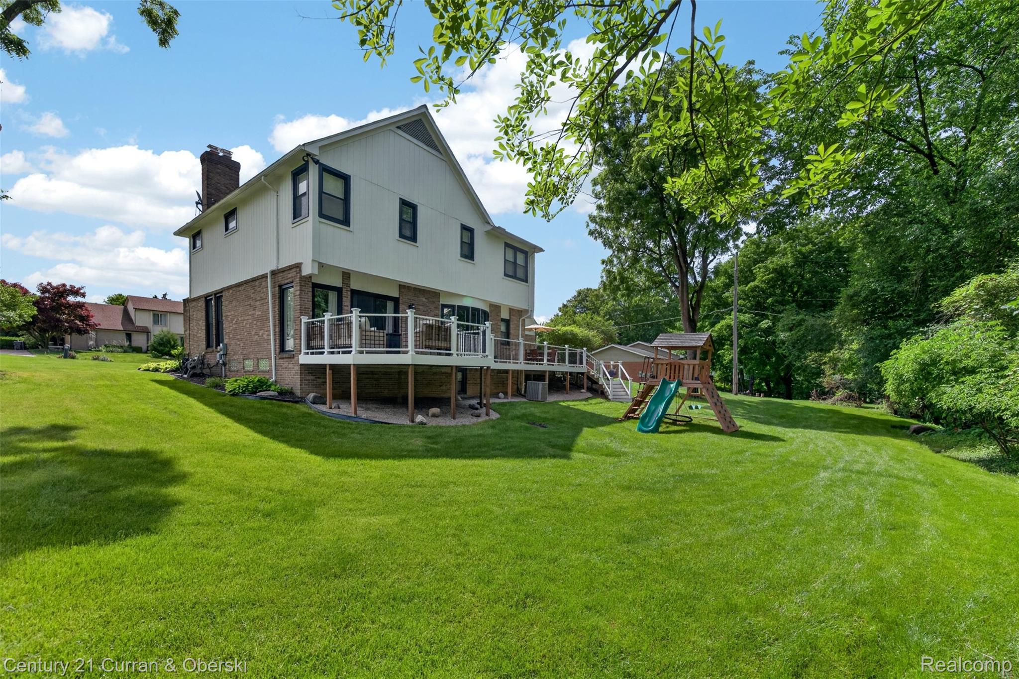 Welcome to 30999 Sudbury Street in Farmington Hills. This beautifully – image 68