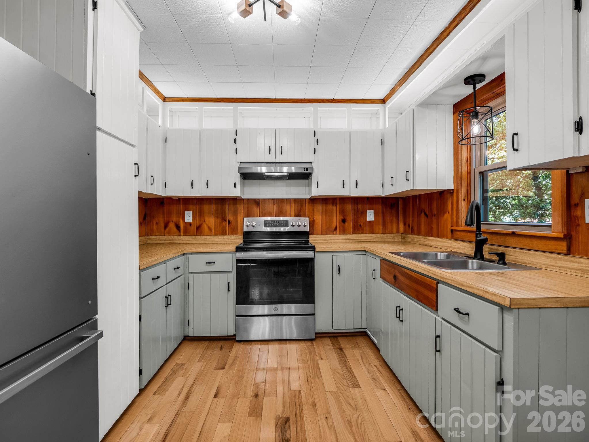 670 670 Cedar Creek Road, Lake Lure, North Carolina, 28746, USA, 3 Bedrooms Bedrooms, ,2 BathroomsBathrooms,Residential,For Sale,670 Cedar Creek Road,4382823